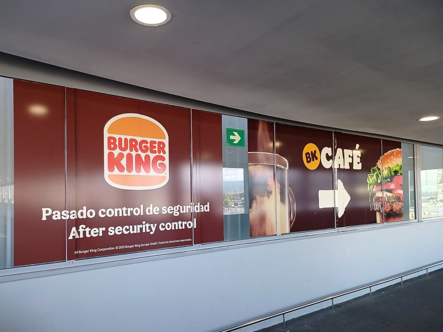 Acción para Burger King en la estación de cercanías del aeropuerto de Josep Tarradellas Barcelona El Prat.